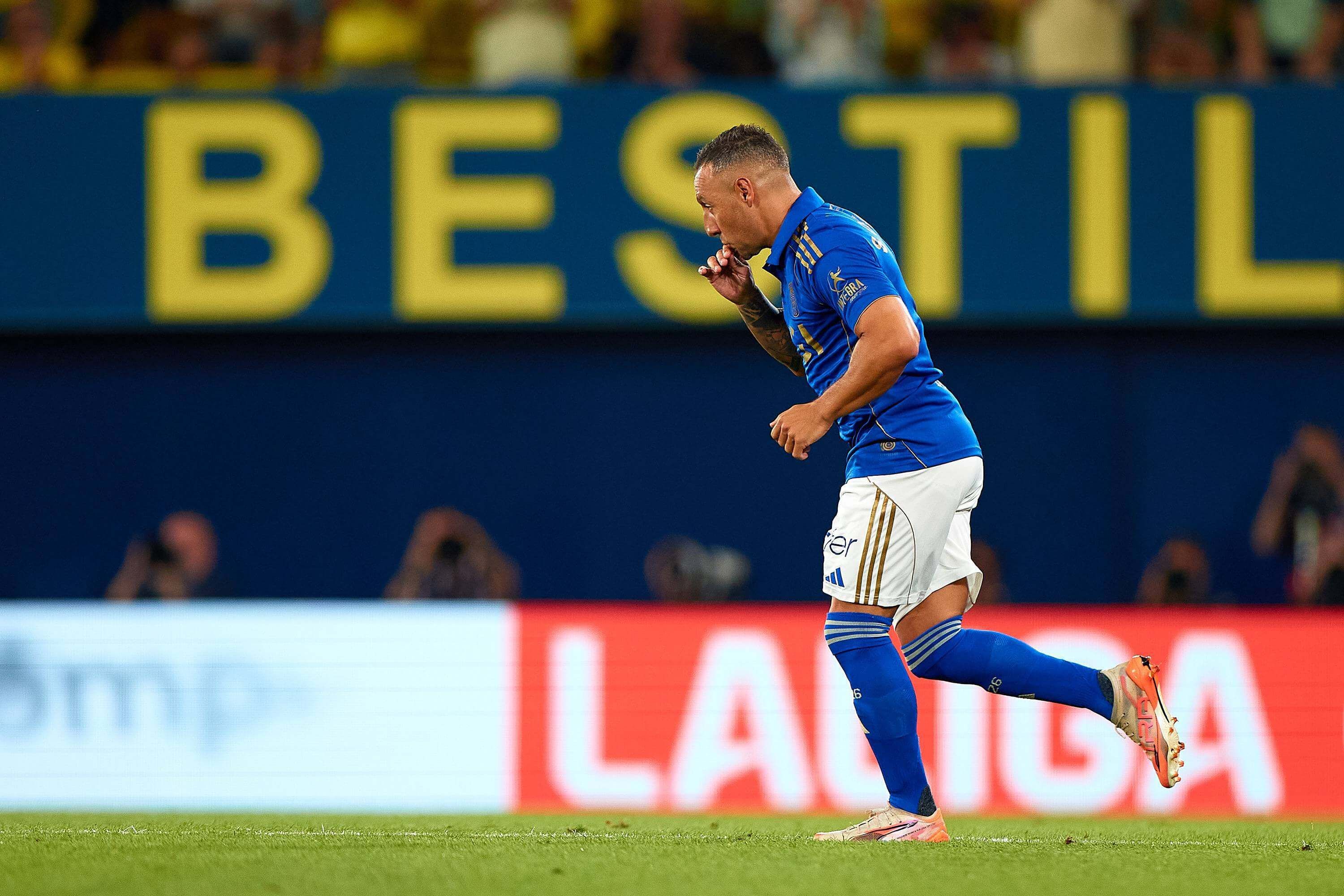  Santi Cazorla entra en el Villarreal-Real Oviedo (FOTO: Cordón Press).