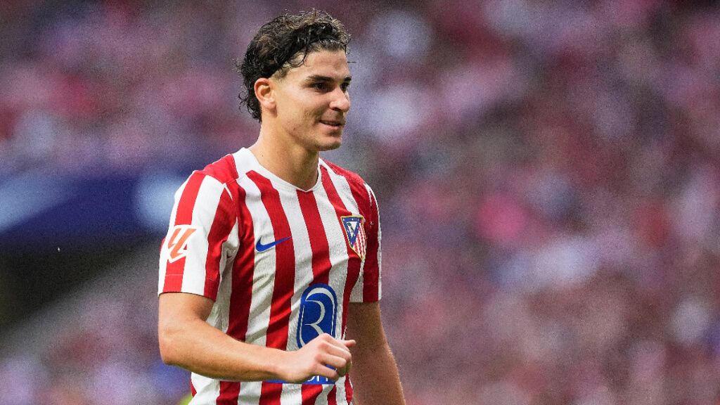  Julián Álvarez frente al Elche (Cordon Press)