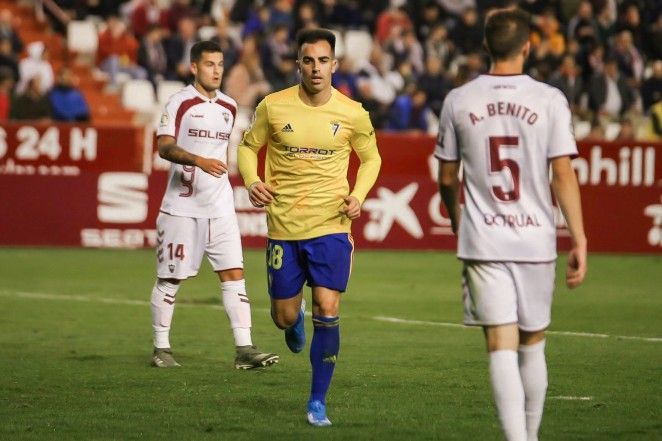  Jurado, durante su debut con el Cádiz ante el Albacete.