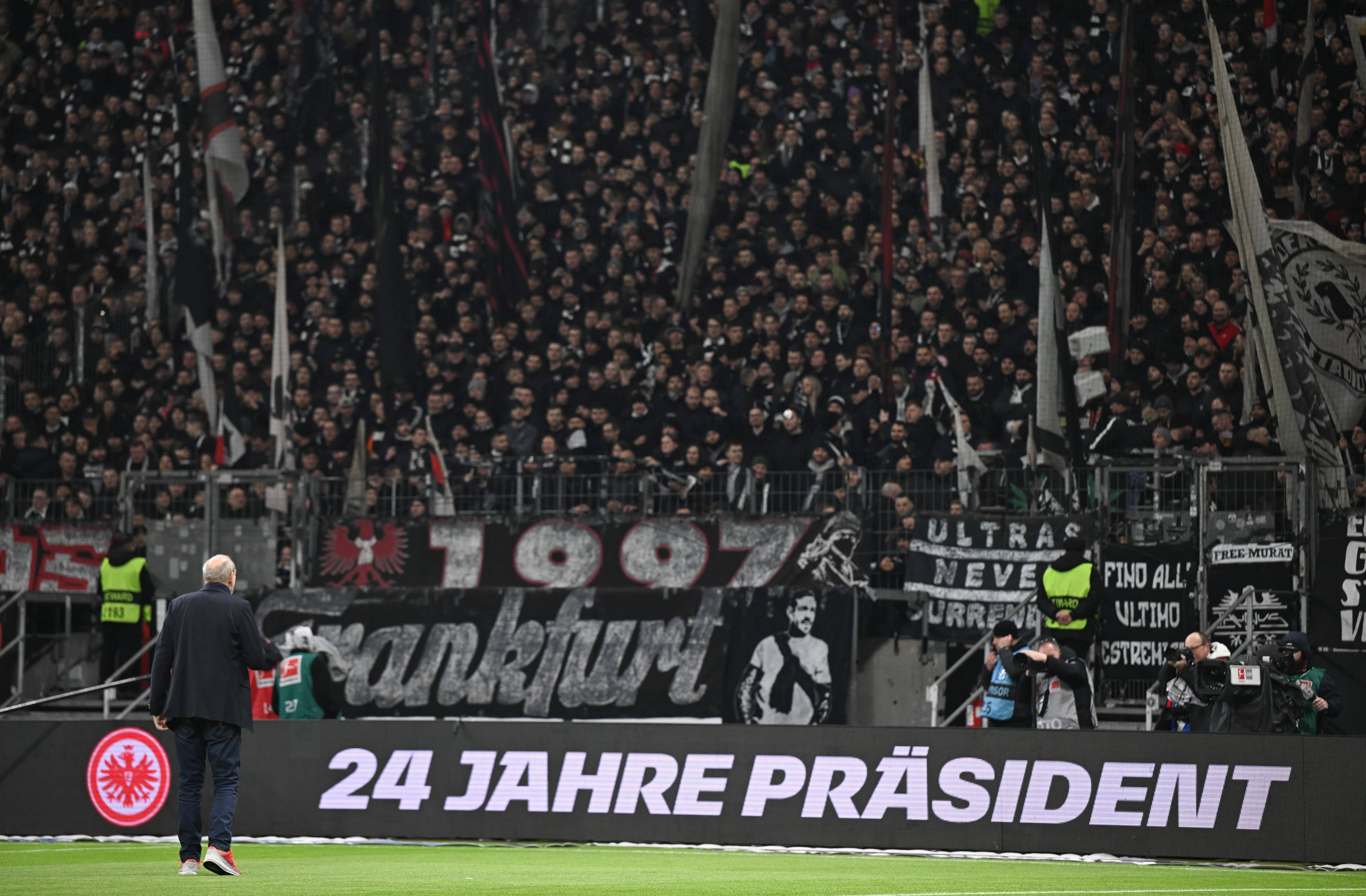 La afición del Eintracht de Frankfurt despidió a lo grande a su presidente (Cordon Press)