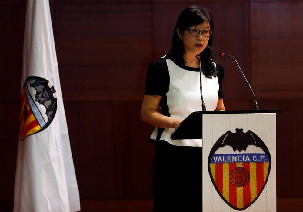  Layhoon en su primera Junta como presidenta