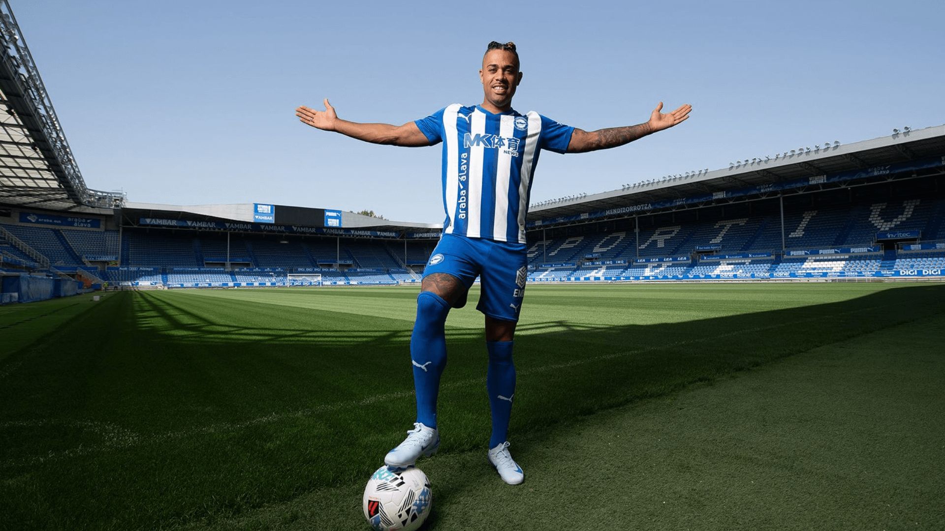  Mariano Díaz, en su presentación con el Alavés.