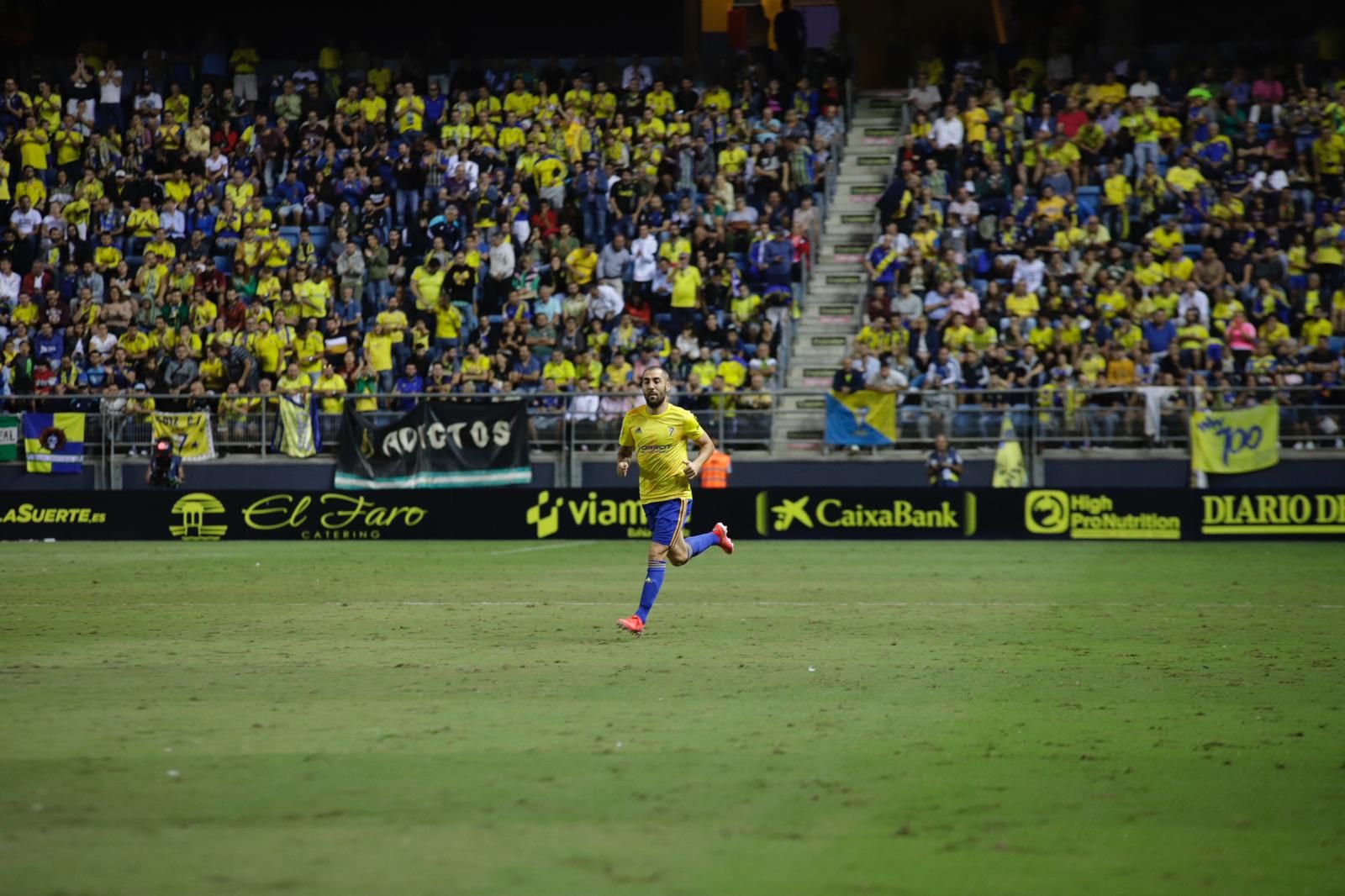  Perea, durante un lance del Cádiz-Huesca.