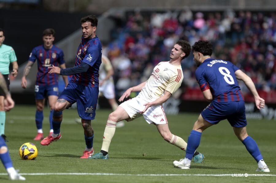  Sergio Ortuño, a la derecha, durante un partido del Eldense.