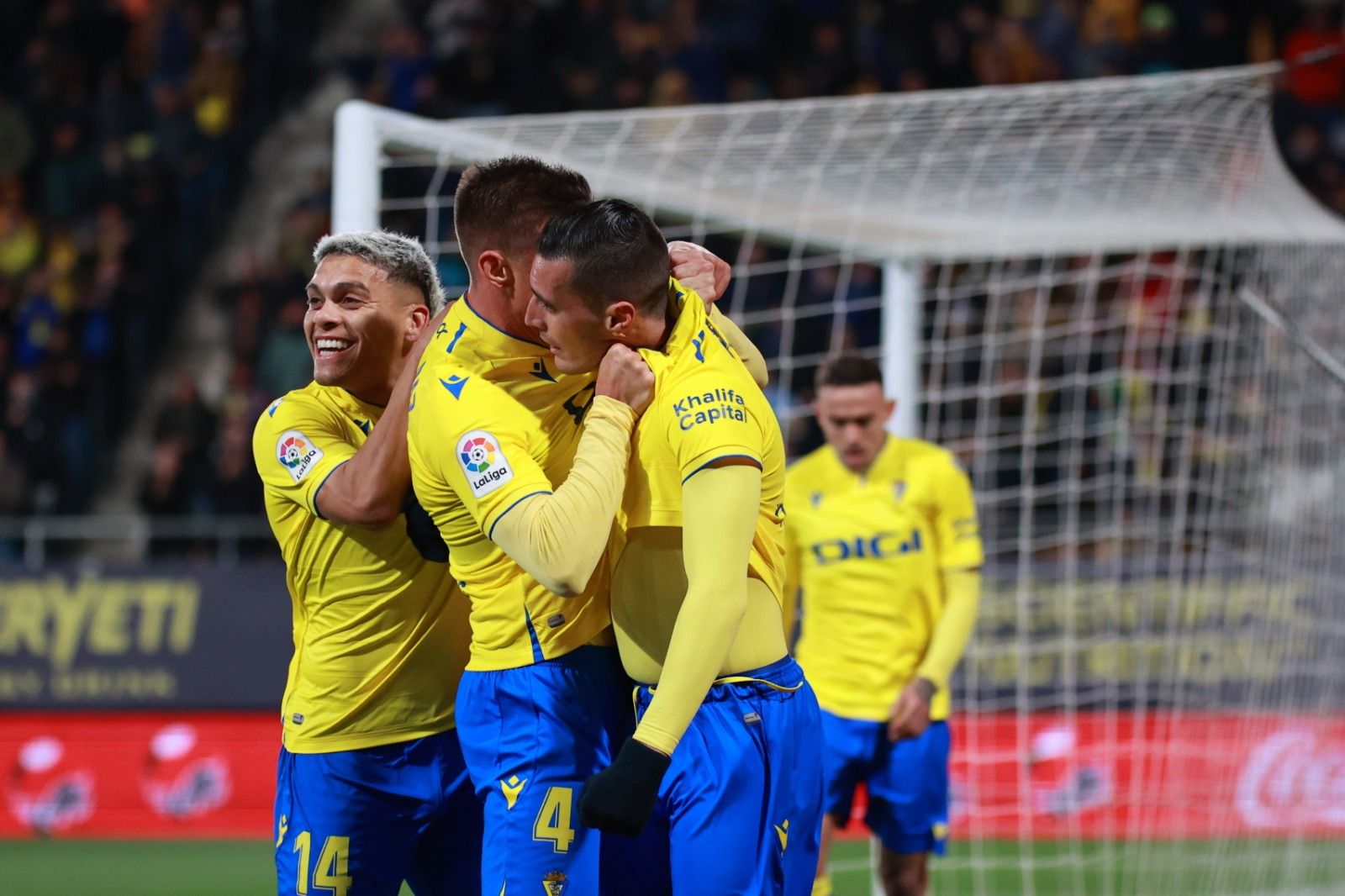 Celebración del gol de Sergi Guardiola en el Cádiz - Girona.