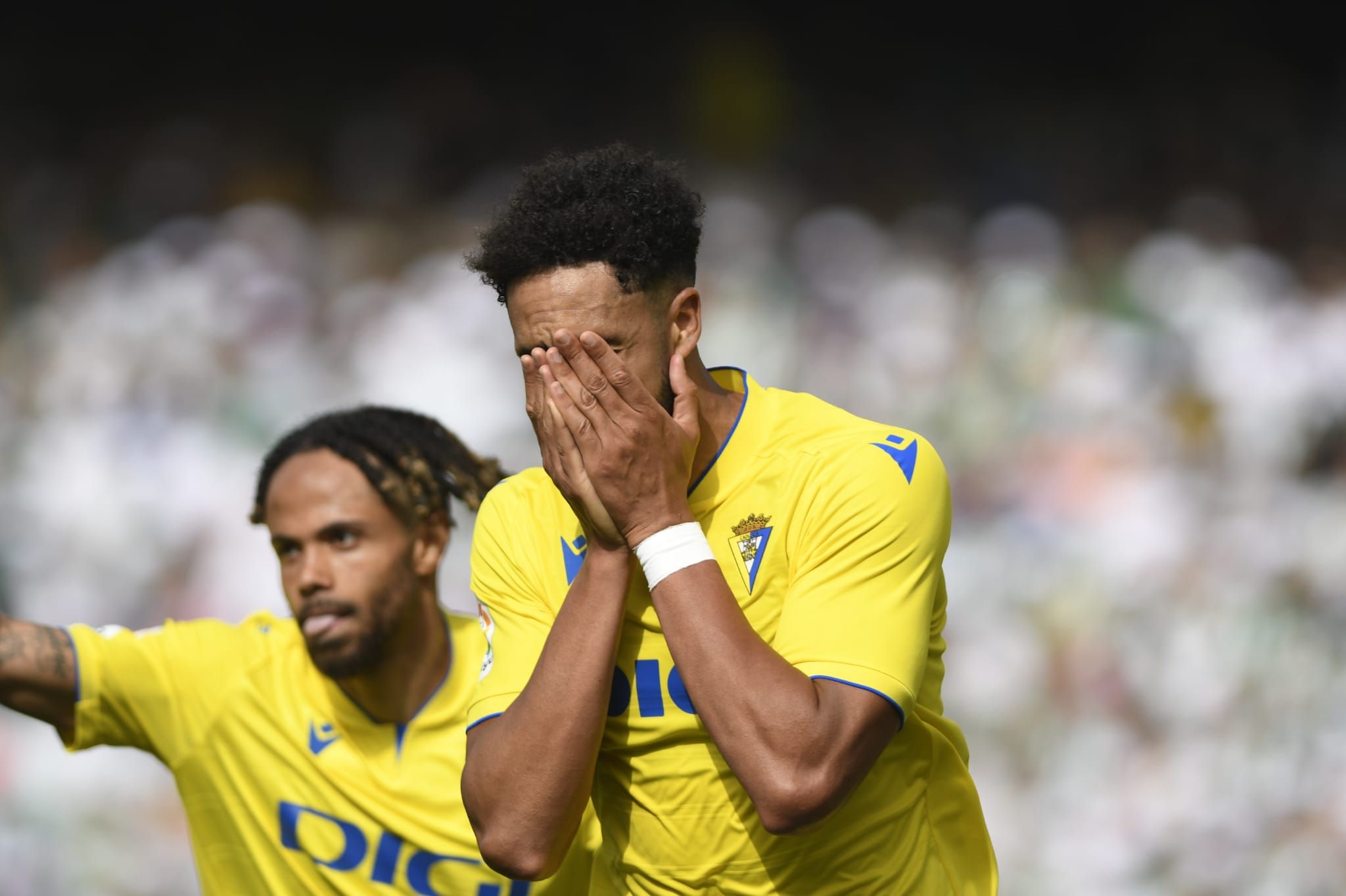  Chris Ramos rompe a llorar tras su gol en el Betis - Cádiz.