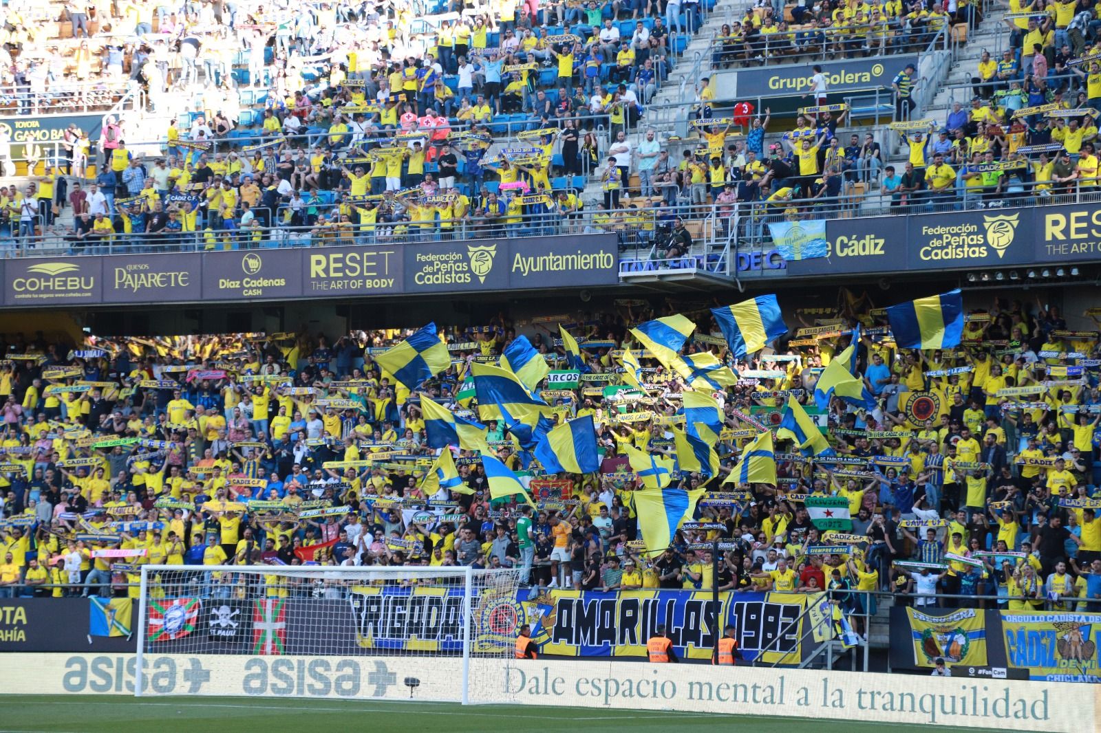  Afición del Cádiz en el Nuevo Mirandilla.