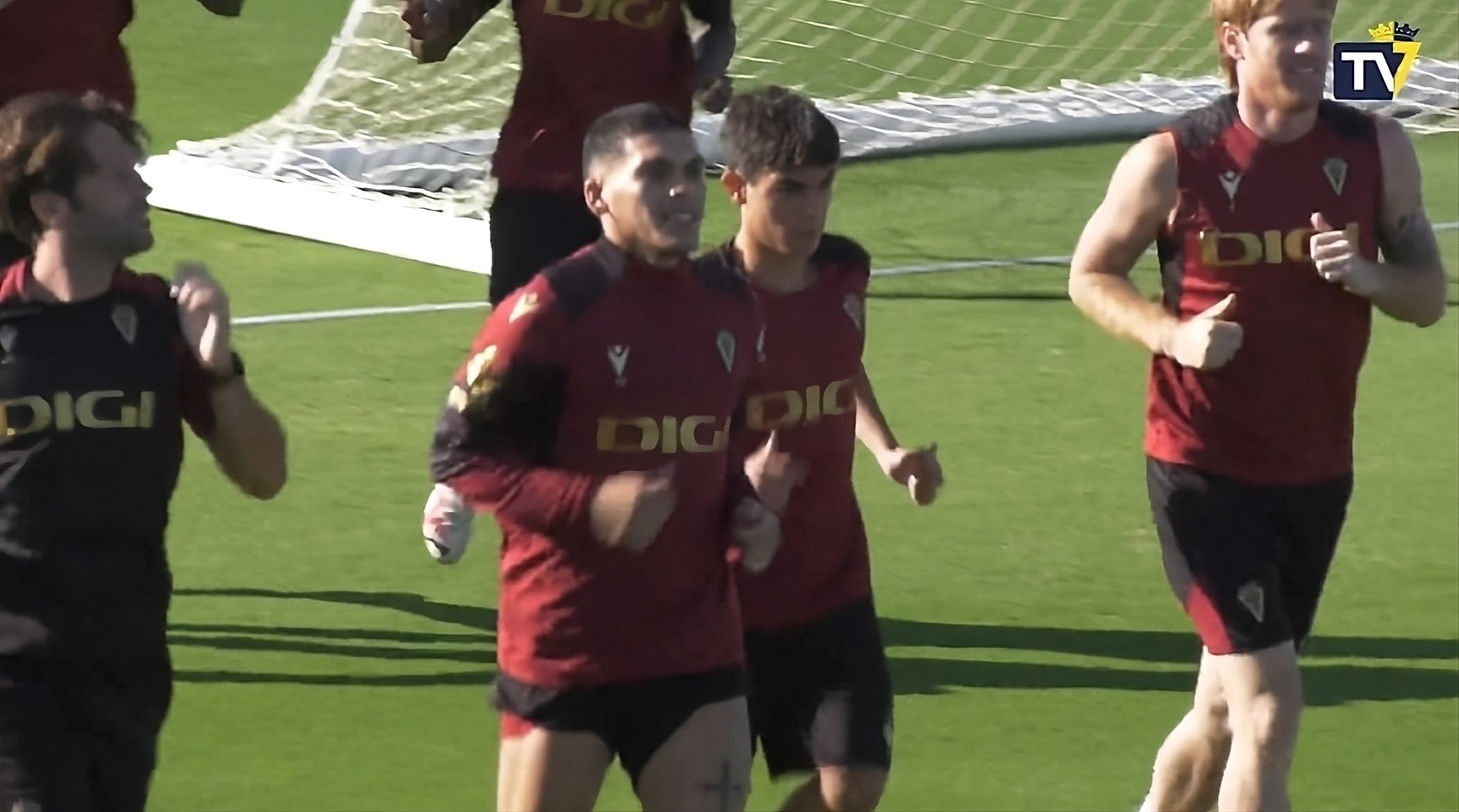  Brian Ocampo vuelve a entrenar con el Cádiz.