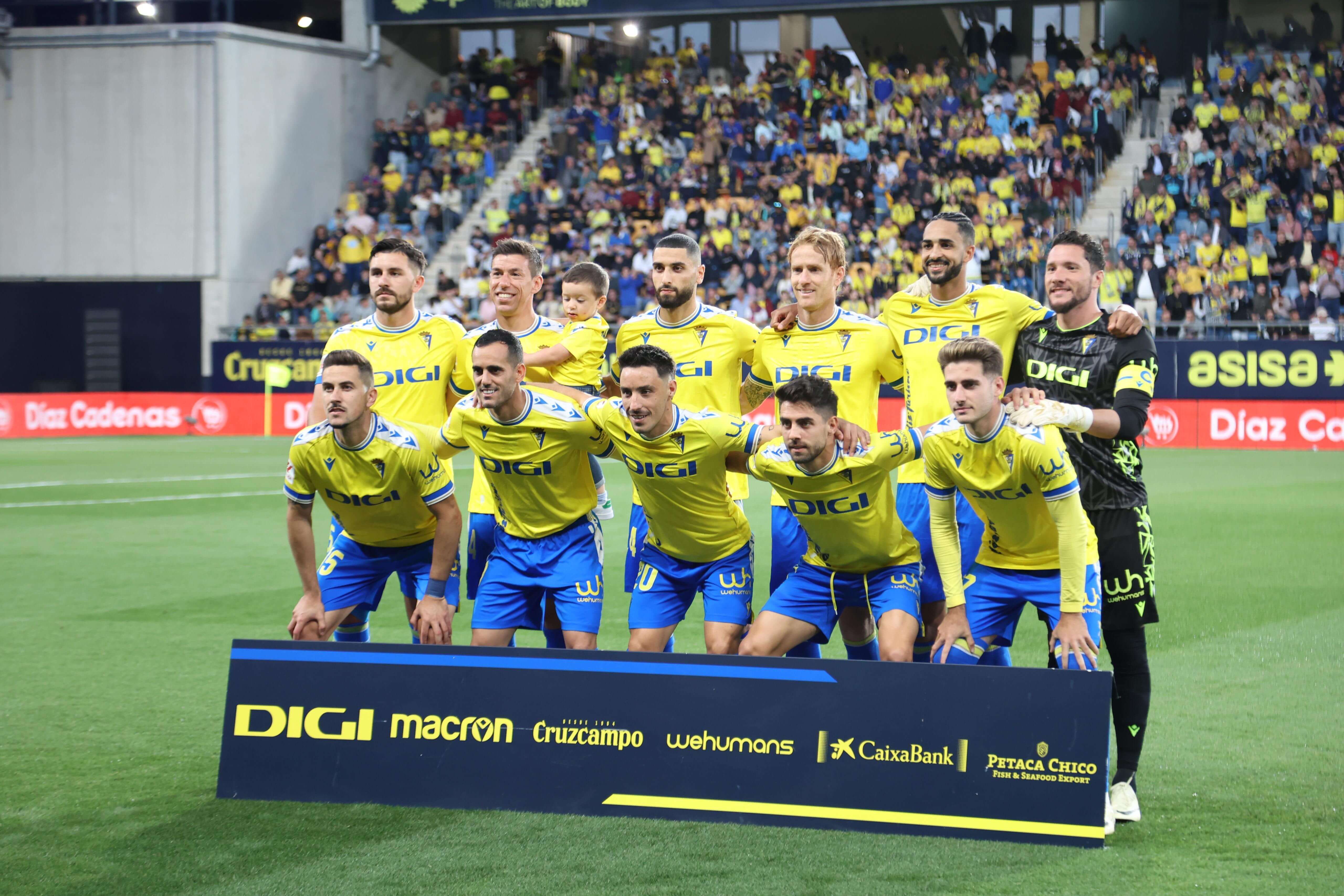 El once del Cádiz ante el Barcelona en el Nuevo Mirandilla.