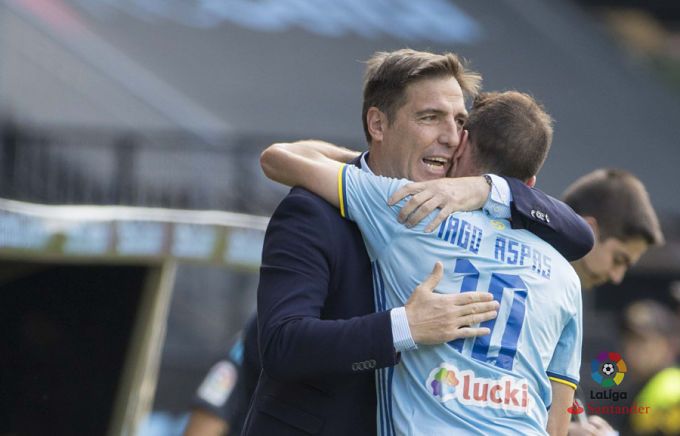 Aspas y Berizzo abrazados.