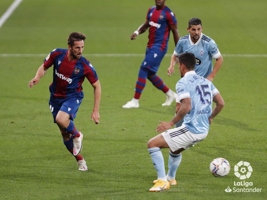  Miramón, ante Olaza, durante el Levante-Celta.