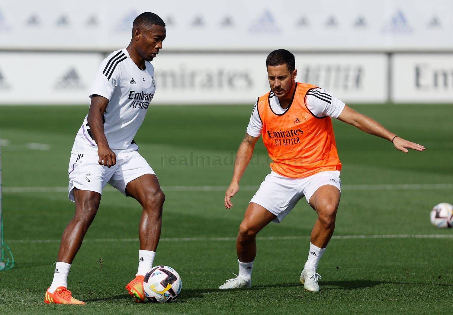 Alaba y Hazard, durante un entrenamiento del Real Madrid.