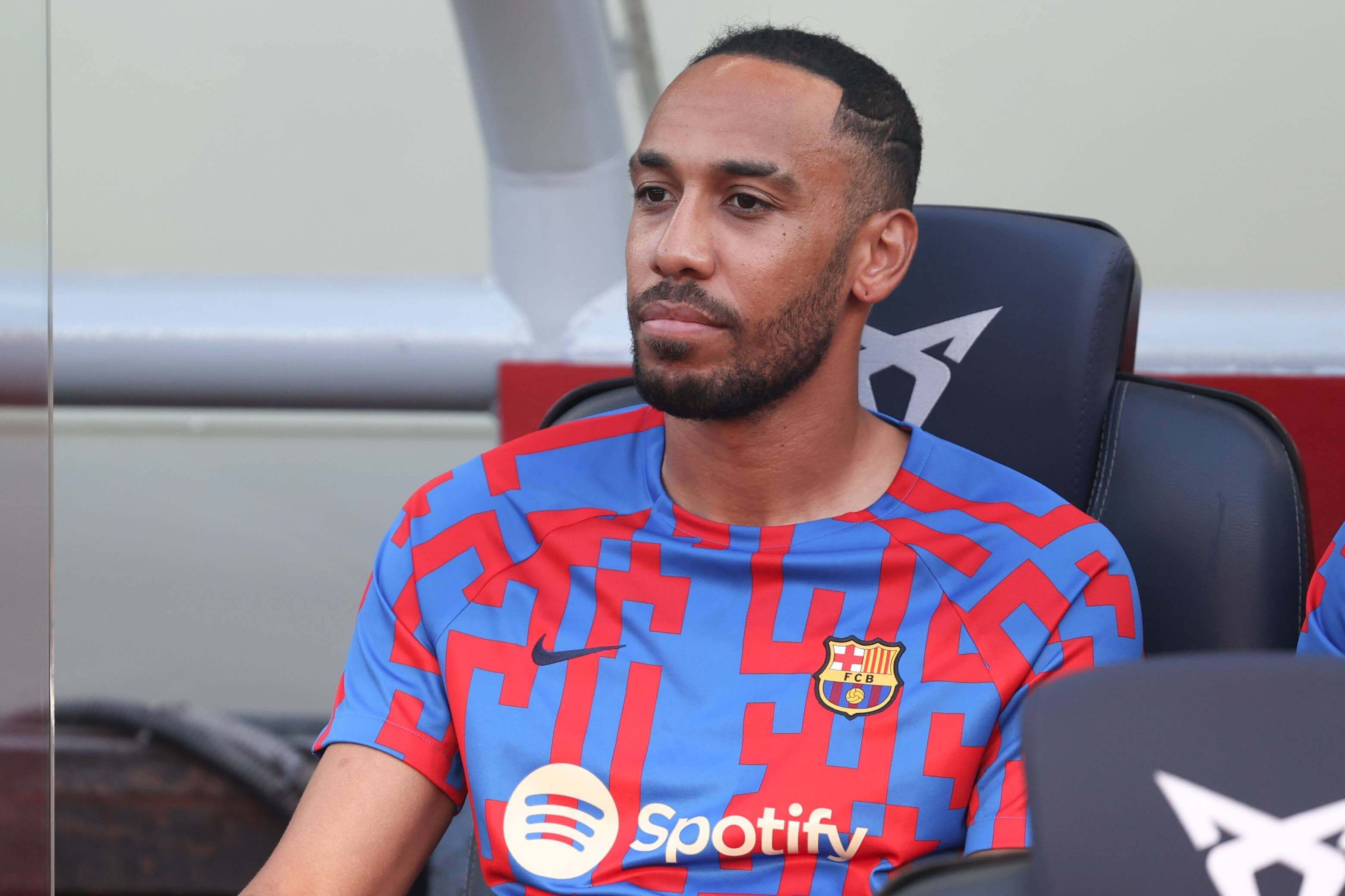 Aubameyang en el banquillo del Barcelona (Cordon Press)