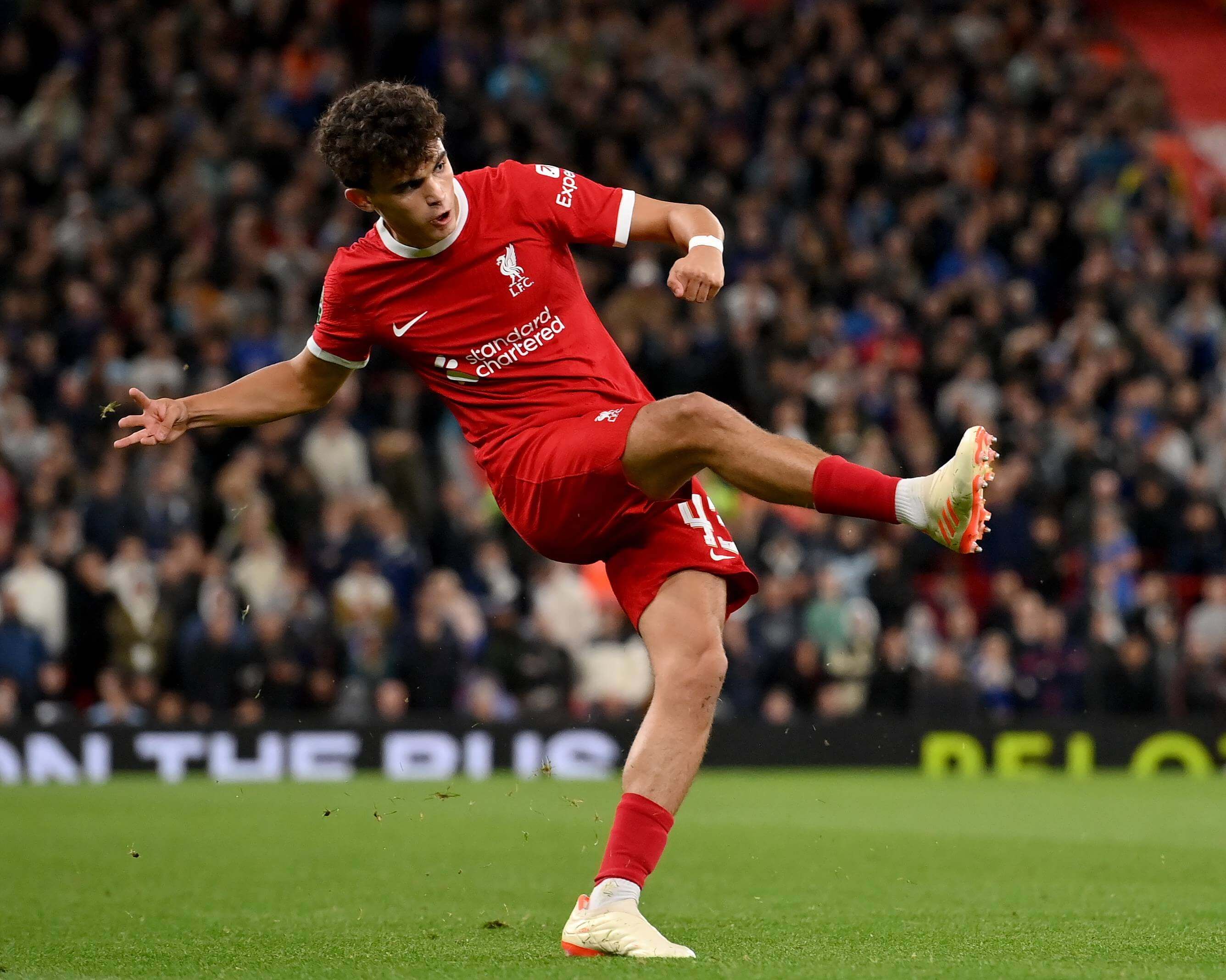  Stefan Bajcetic jugando con el Liverpool (Cordon Press)