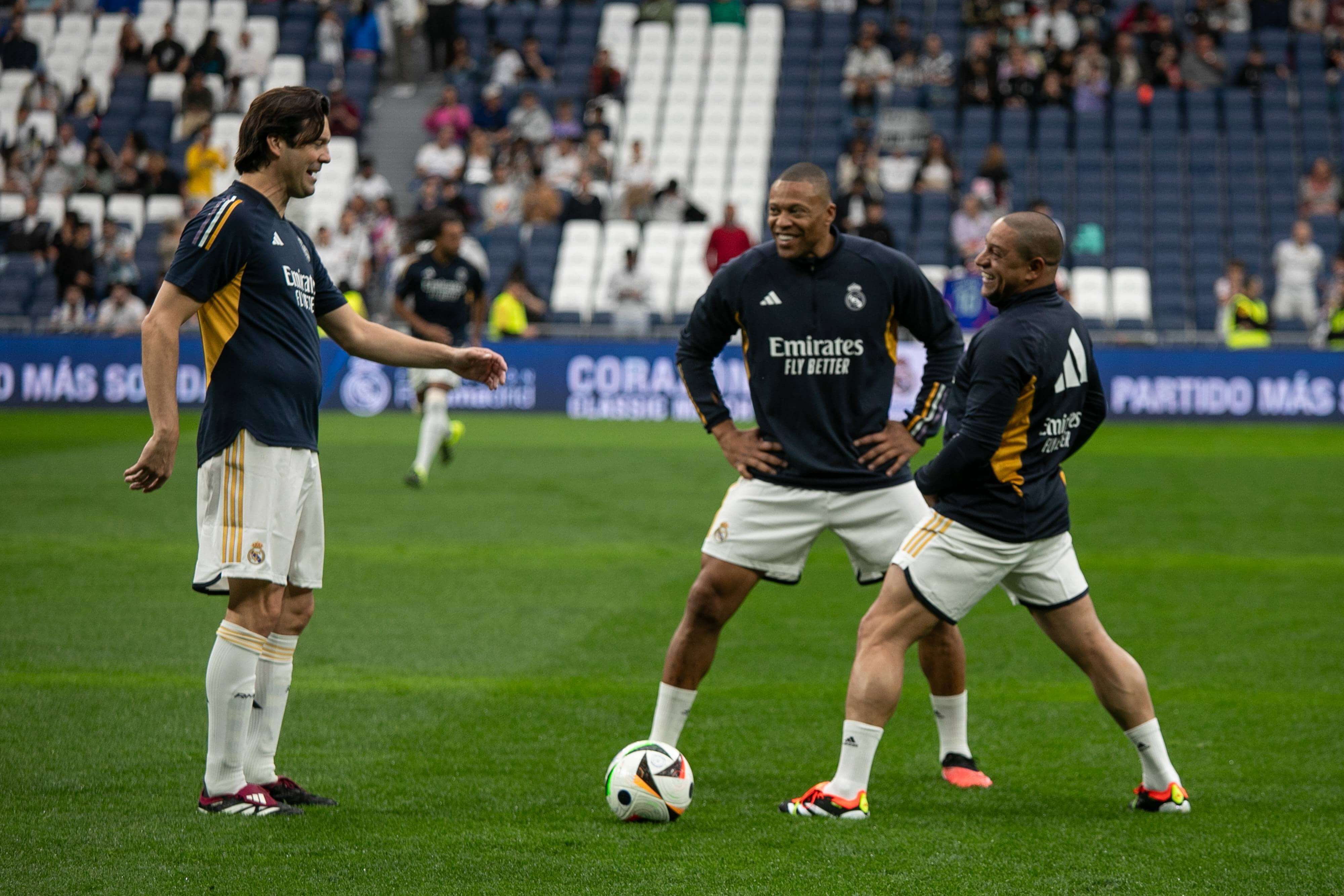  Julio Baptista, con Solari y Roberto Carlos en un partido de leyendas del Real Madrid (Foto: Cordon