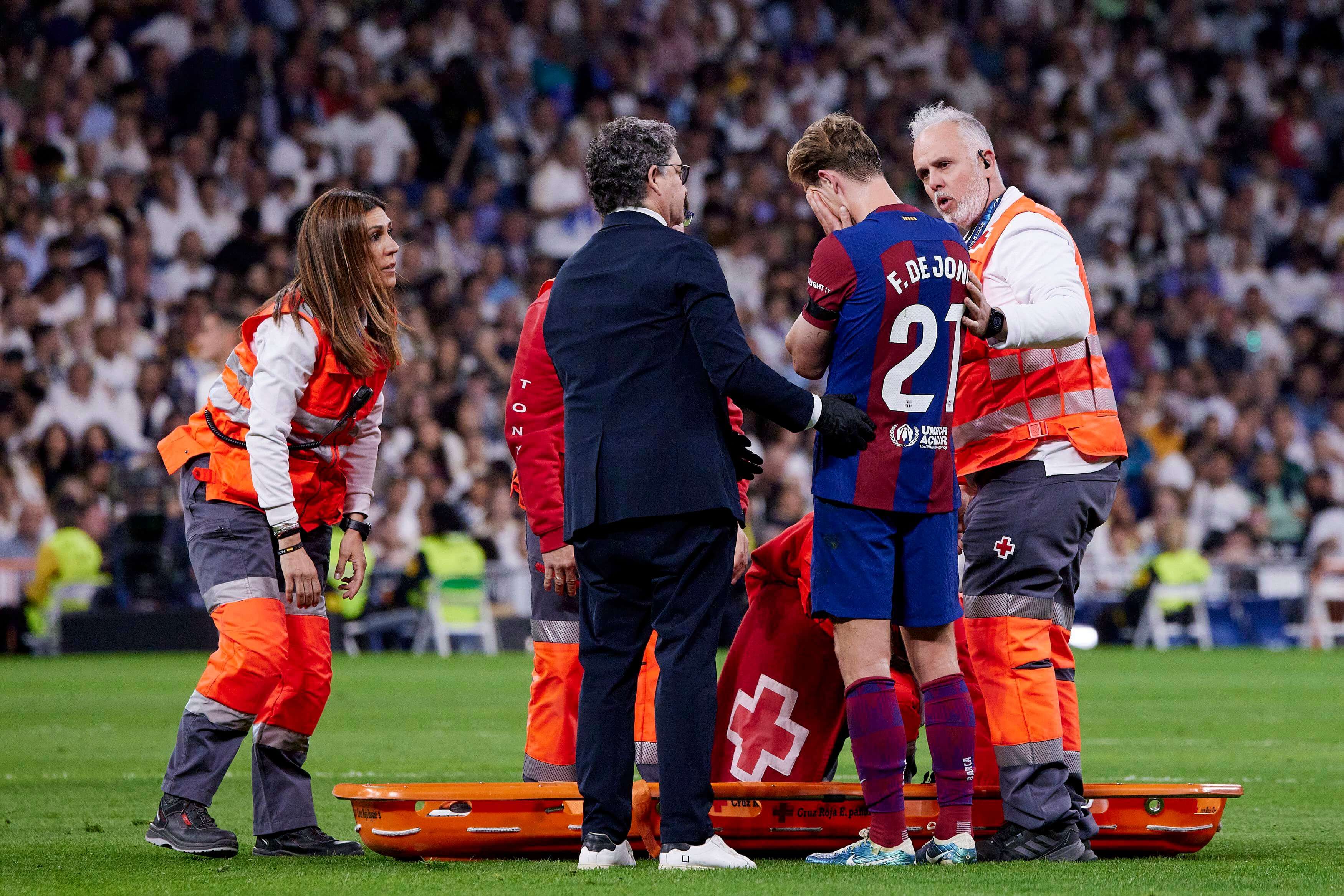  Frenkie de Jong, lesionado en el Clásico entre el Real Madrid y el Barça (FOTO: Cordón Press).