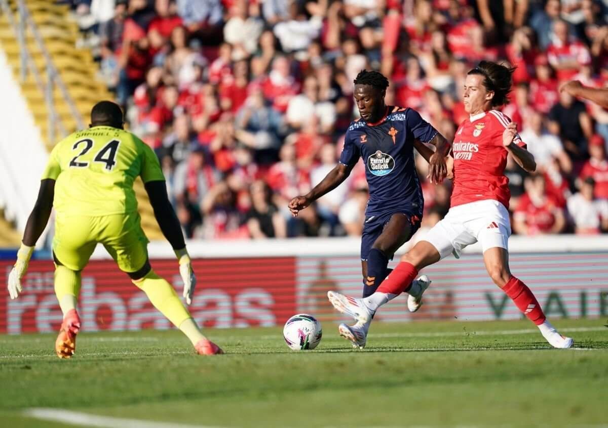  Jonathan Bamba ante el Benfica.