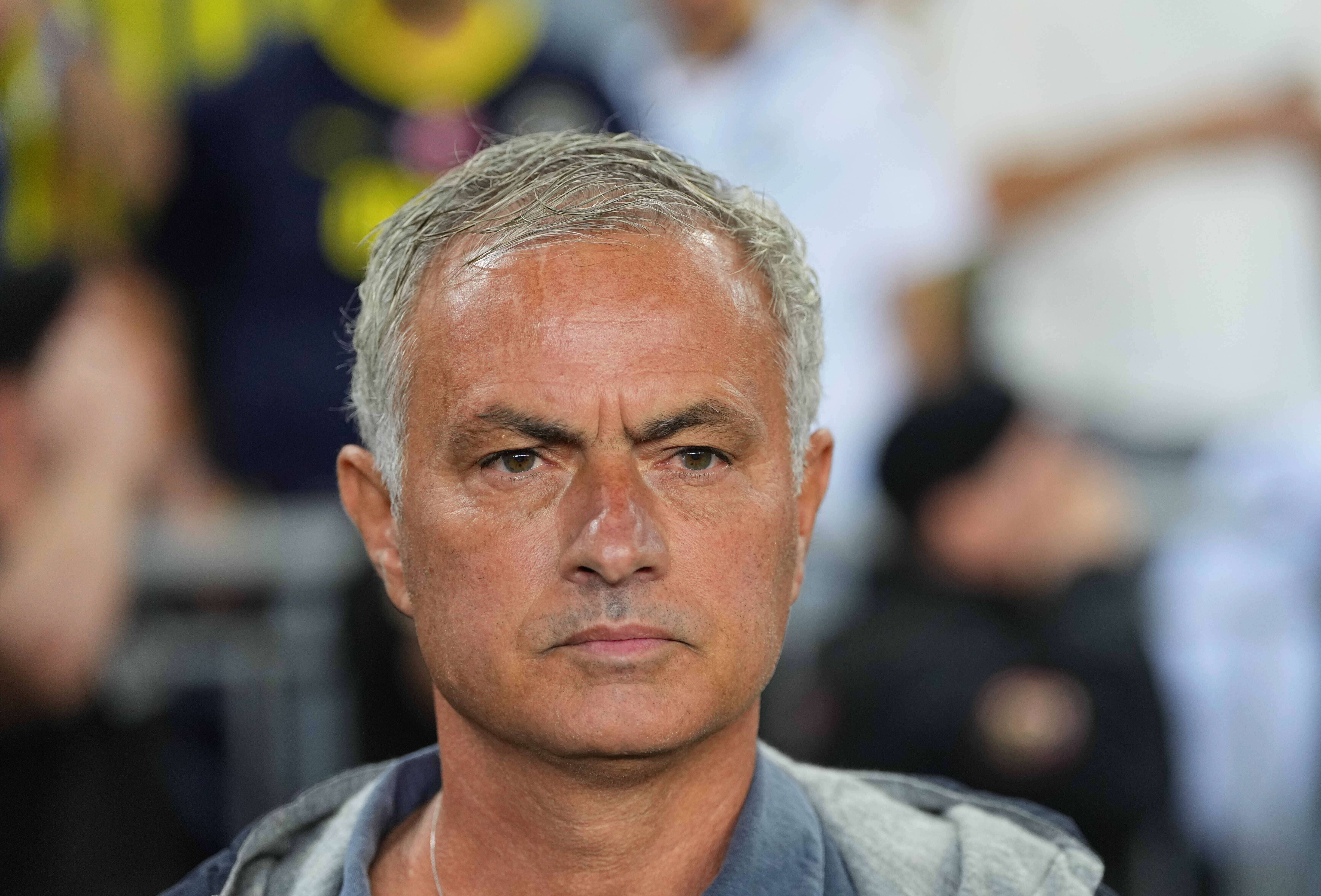  Mourinho, en un partido del Fenerbahçe (FOTO: Cordón Press).