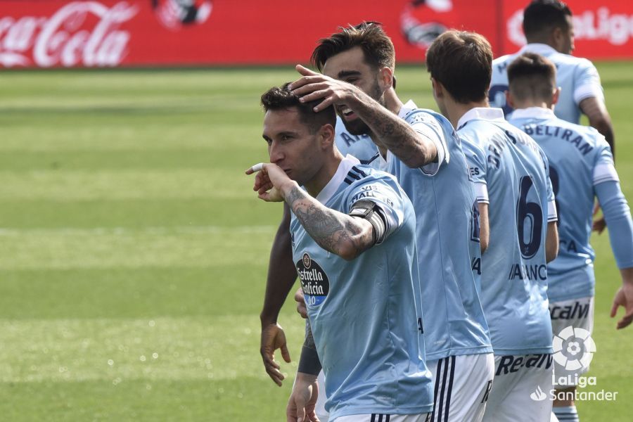  Hugo Mallo celebra su gol en el Huesca-Celta (FOto: LaLiga).