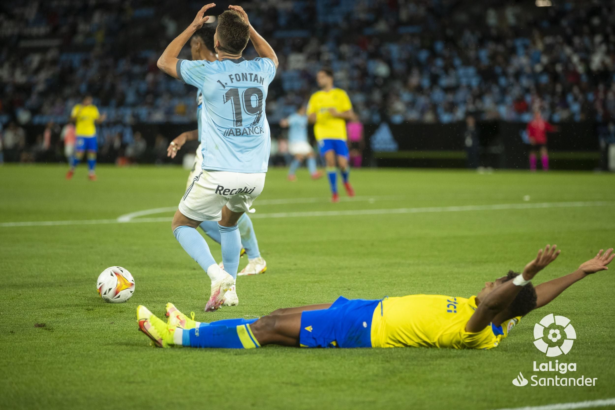  José Fontán se lamenta tras el penalti señalado sobre el Choco Lozano.