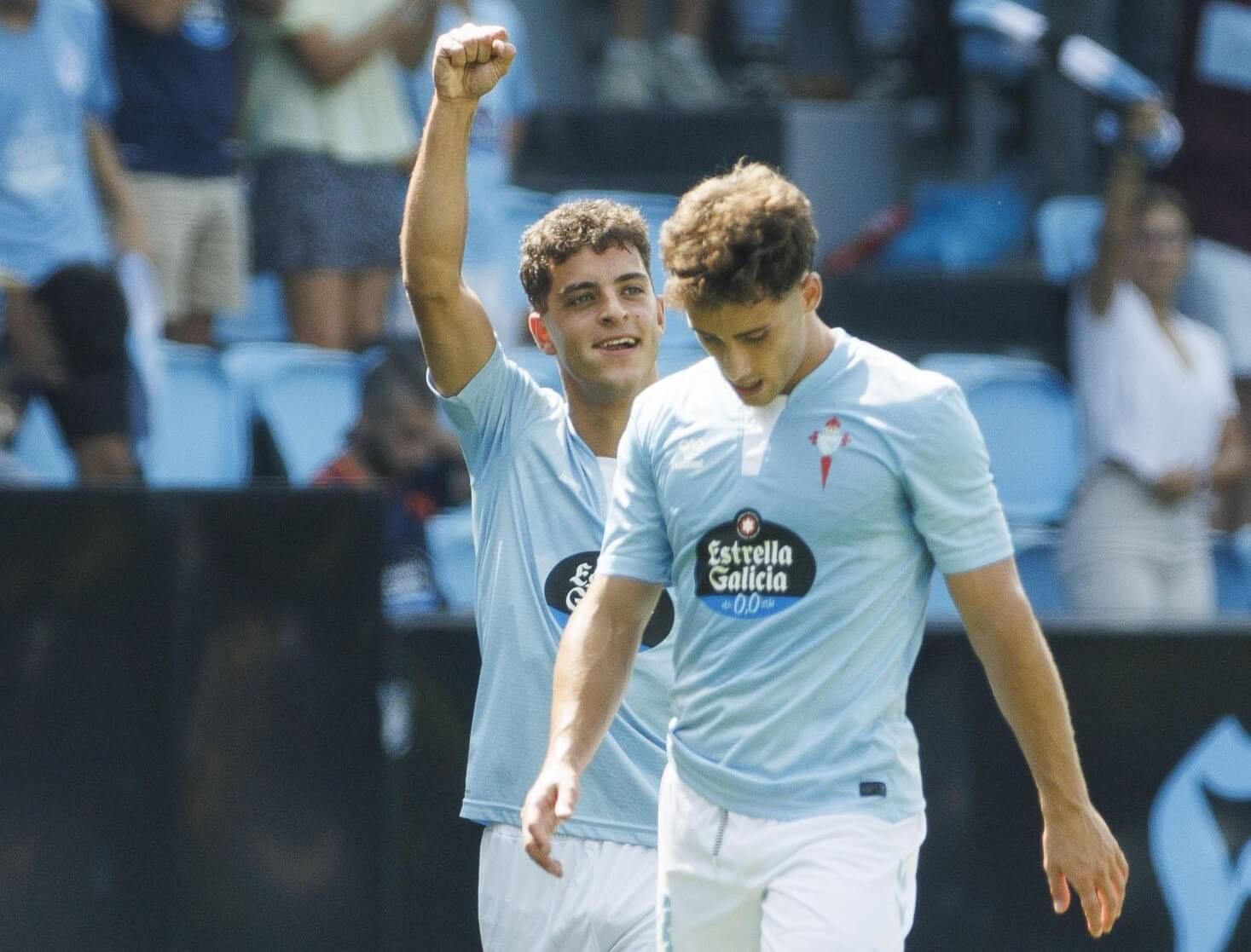 Hugo Álvarez celebra su gol con Pablo Durán en el Celta - Valladolid.