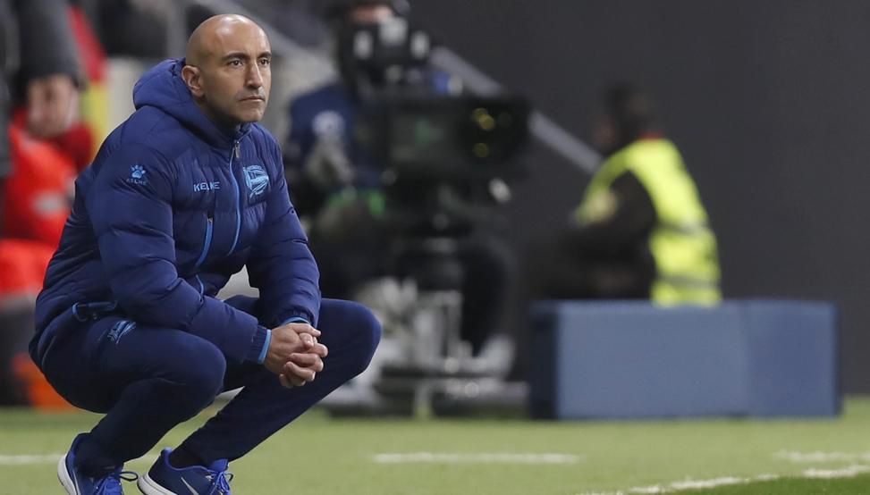  Abelardo Fernández, en un partido del Alavés.