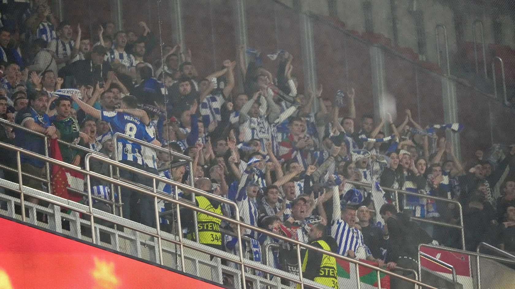 Aficionados de la Real Sociedad en el Estadio da Luz (Foto: Real Sociedad).