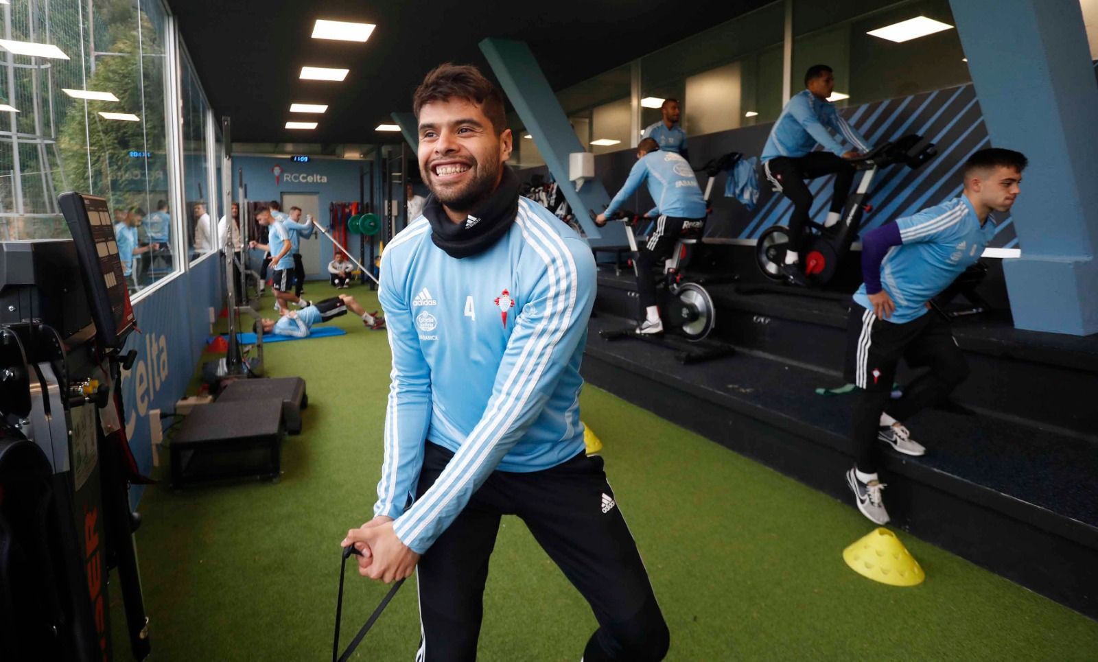 Araujo trabaja en el gimnasio.