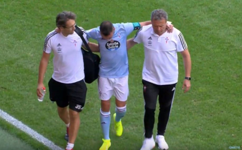  Aspas sale lesionado del terreno de juego.