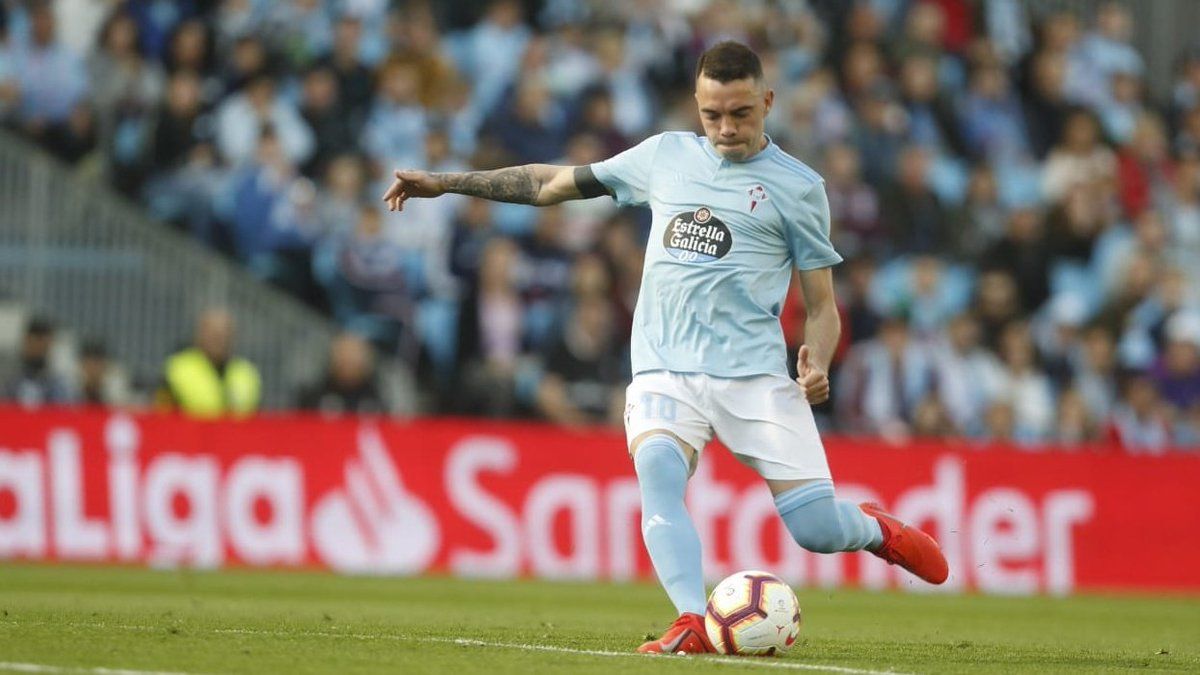  Aspas se dispone a lanzar el penalti ante el Villarreal.