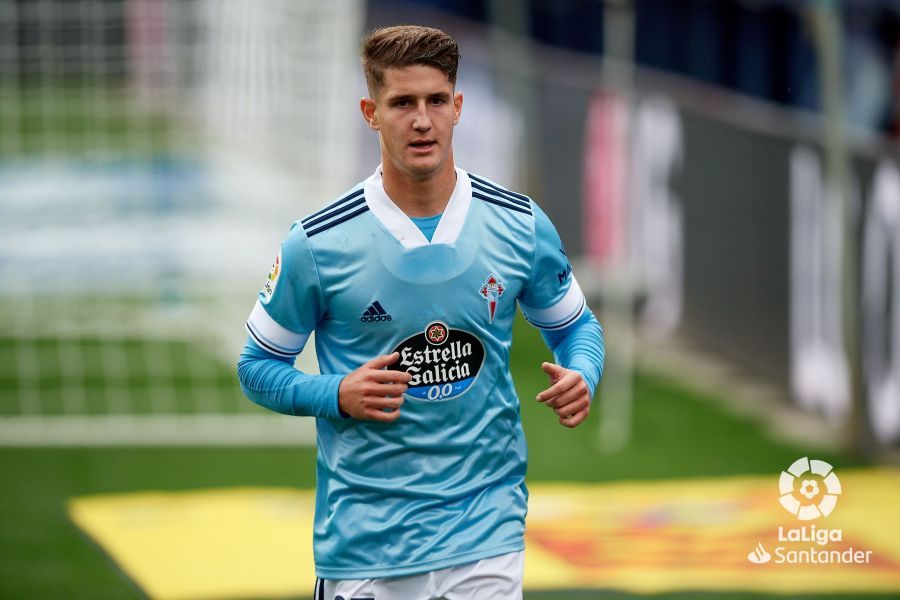 Baeza, en el partido ante Osasuna durante su etapa como jugador del Celta.