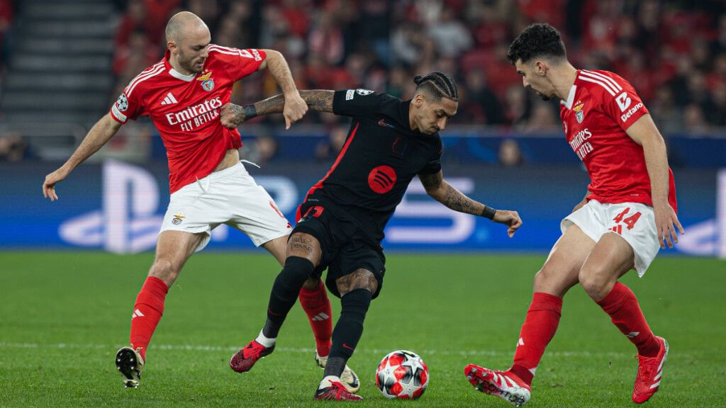 Raphinha, Aursnes y Tomás Araújo en el Benfica - Barcelona (Fuente: Cordon Press)