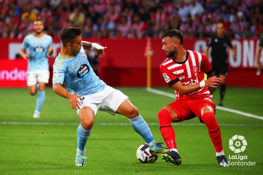 Fran Beltrán ante el Girona en Montilivi..