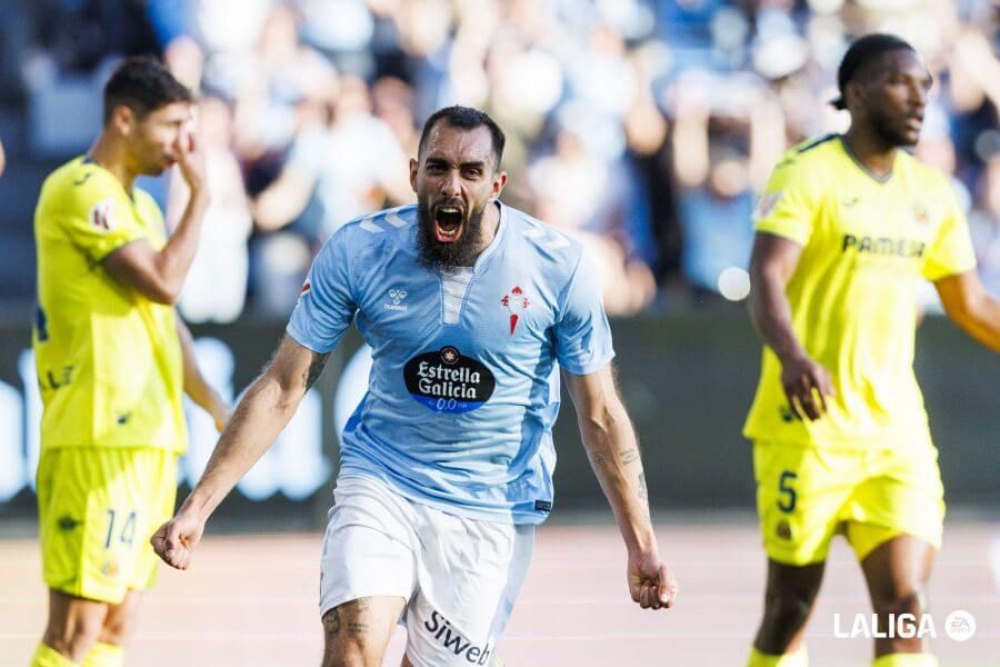  Borja Iglesias celebra su gol al Villarreal.