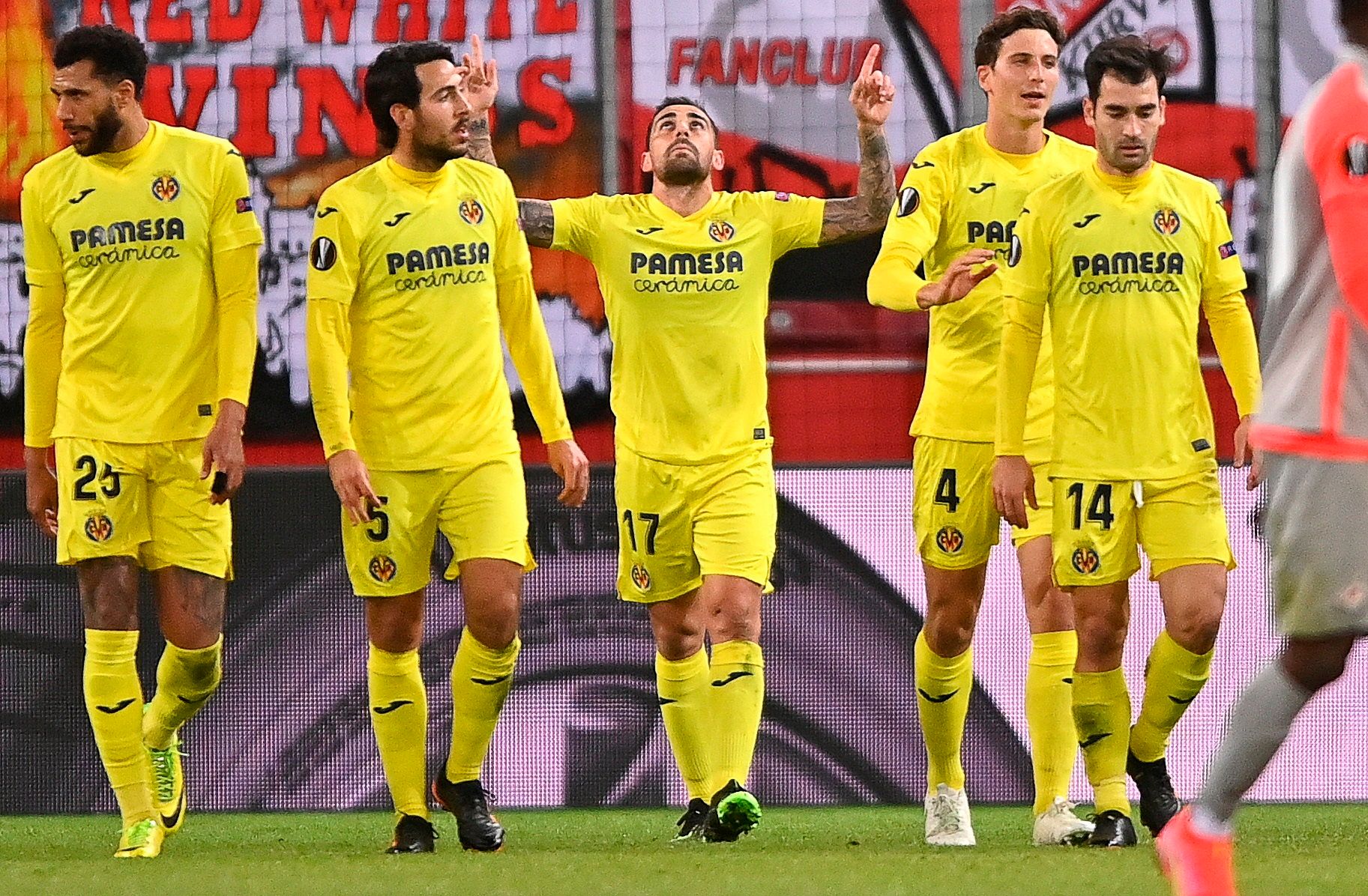  Paco Alcácer celebra su gol ante el Salzburgo (FOTO: EFE).