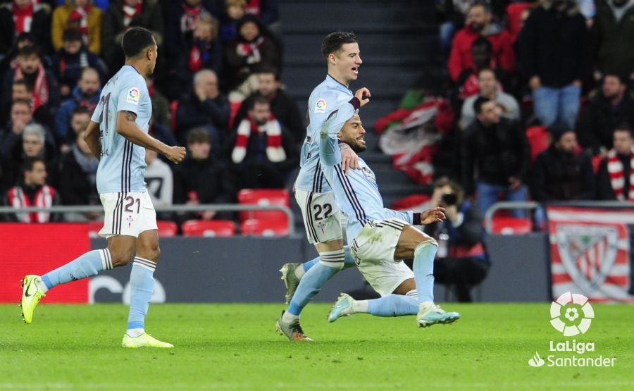  Rafinha y Mina celebrando el gol.