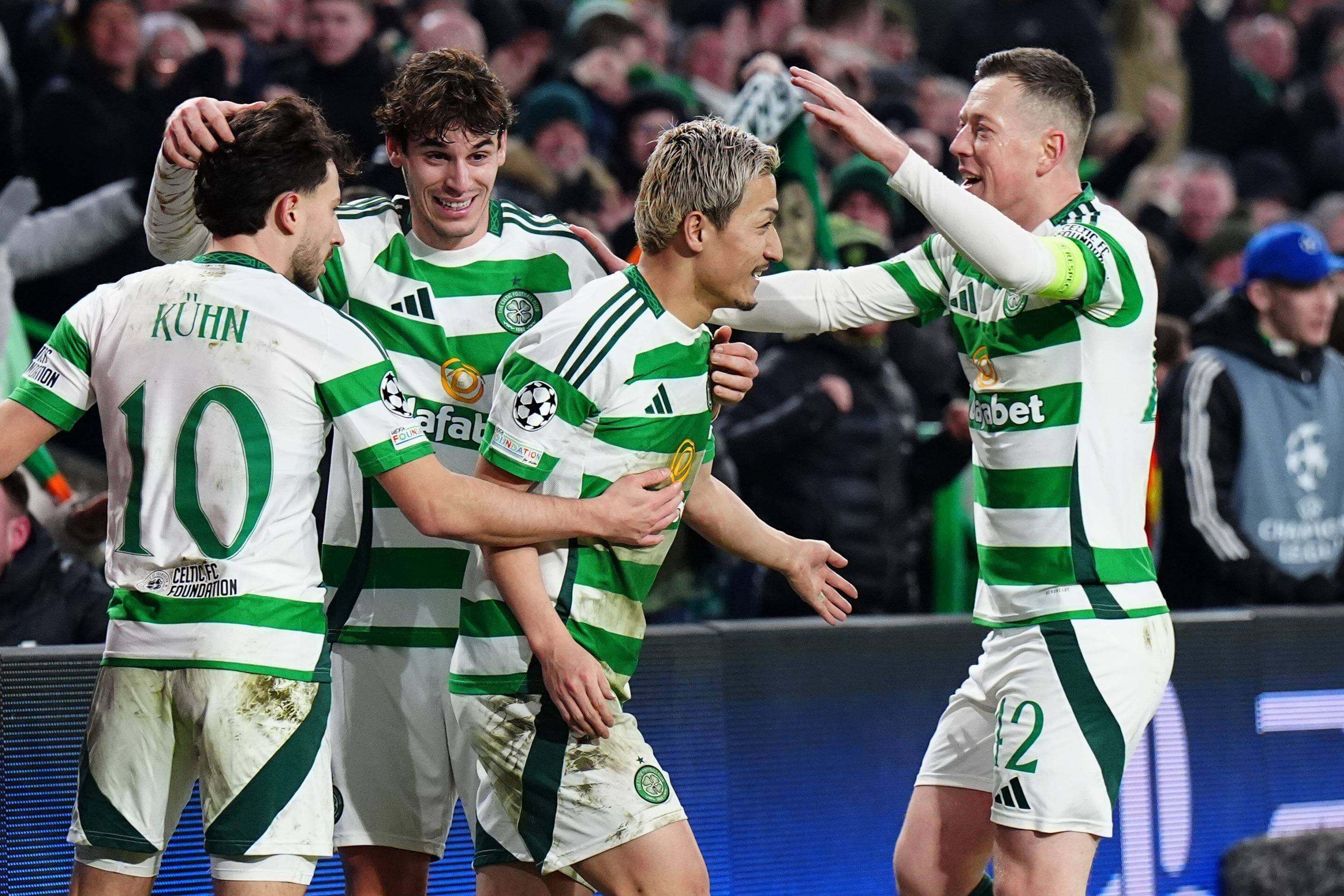 Los jugadores del Celtic de Glasgow celebran un gol ante el Young Boys.