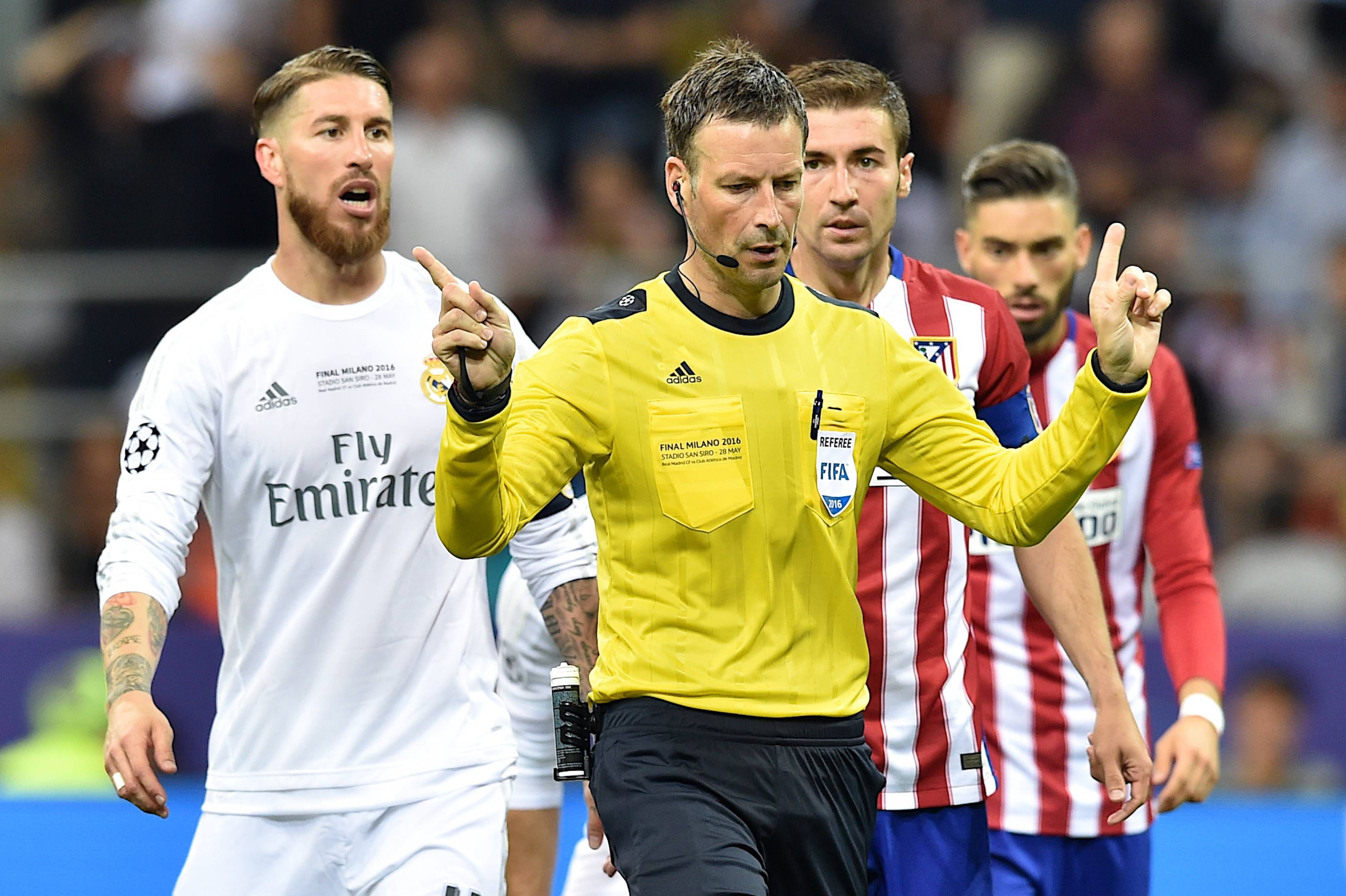  Clattenburg junto a Ramos y Gabi en la final de Champions 2016.