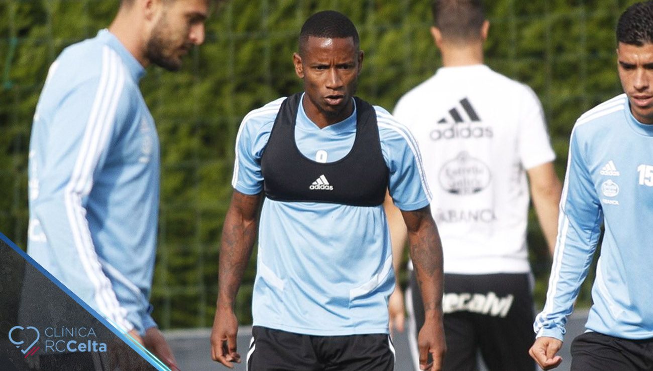  Claudio Beauvue entrenando en A Madroa con el Celta-