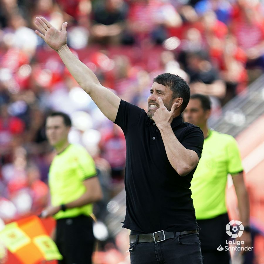  Coudet ante el Granada en Los Cármenes..