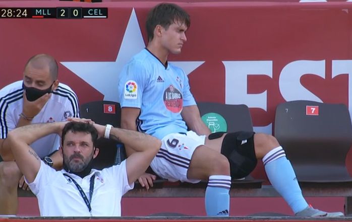 Denis Suárez doliéndose de los isquiotibiales.