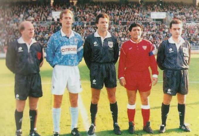  Vicente y Maradona posando con Díaz Vega.