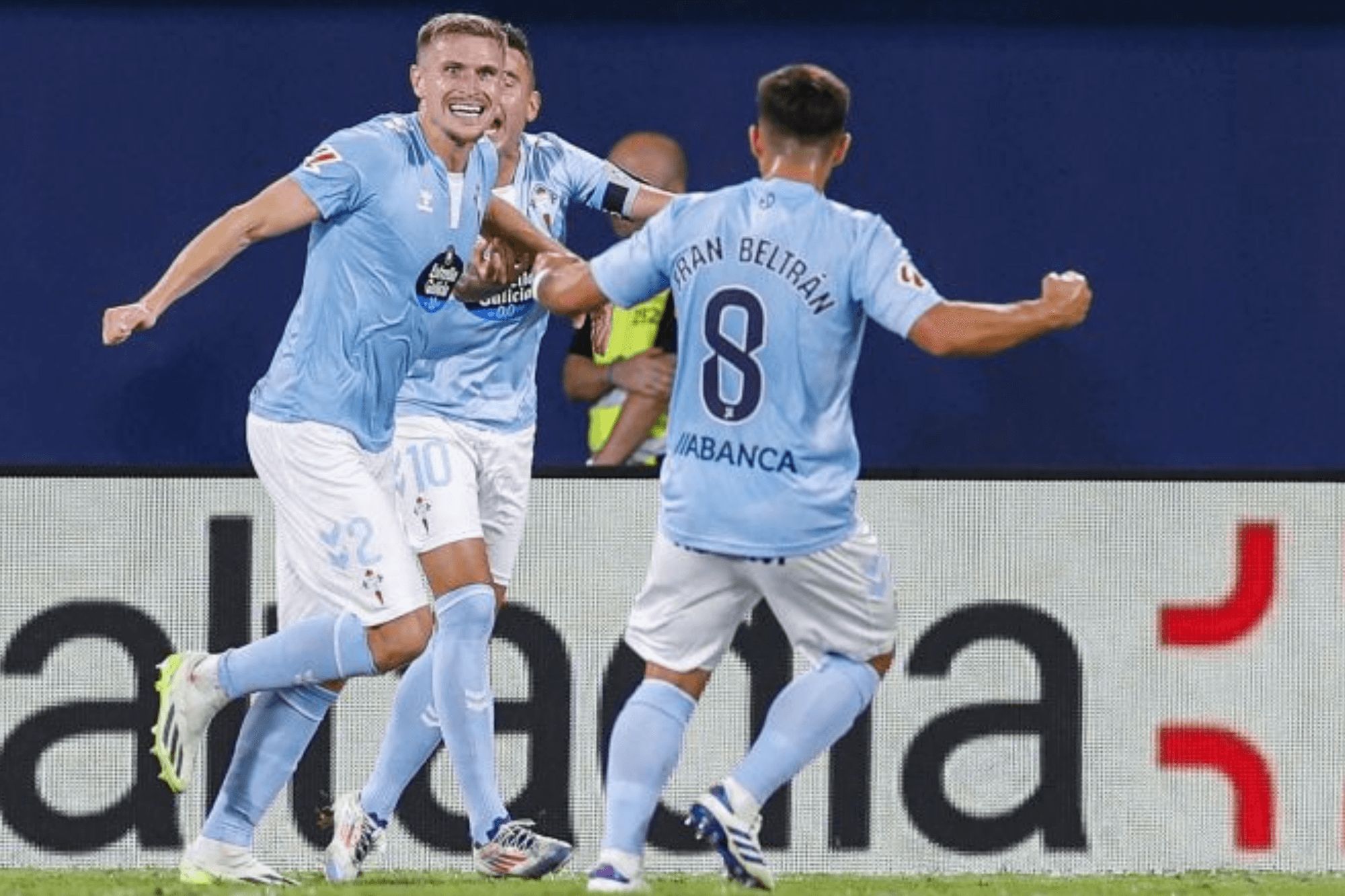  Carl Starfelt tras marcar al Villarreal.