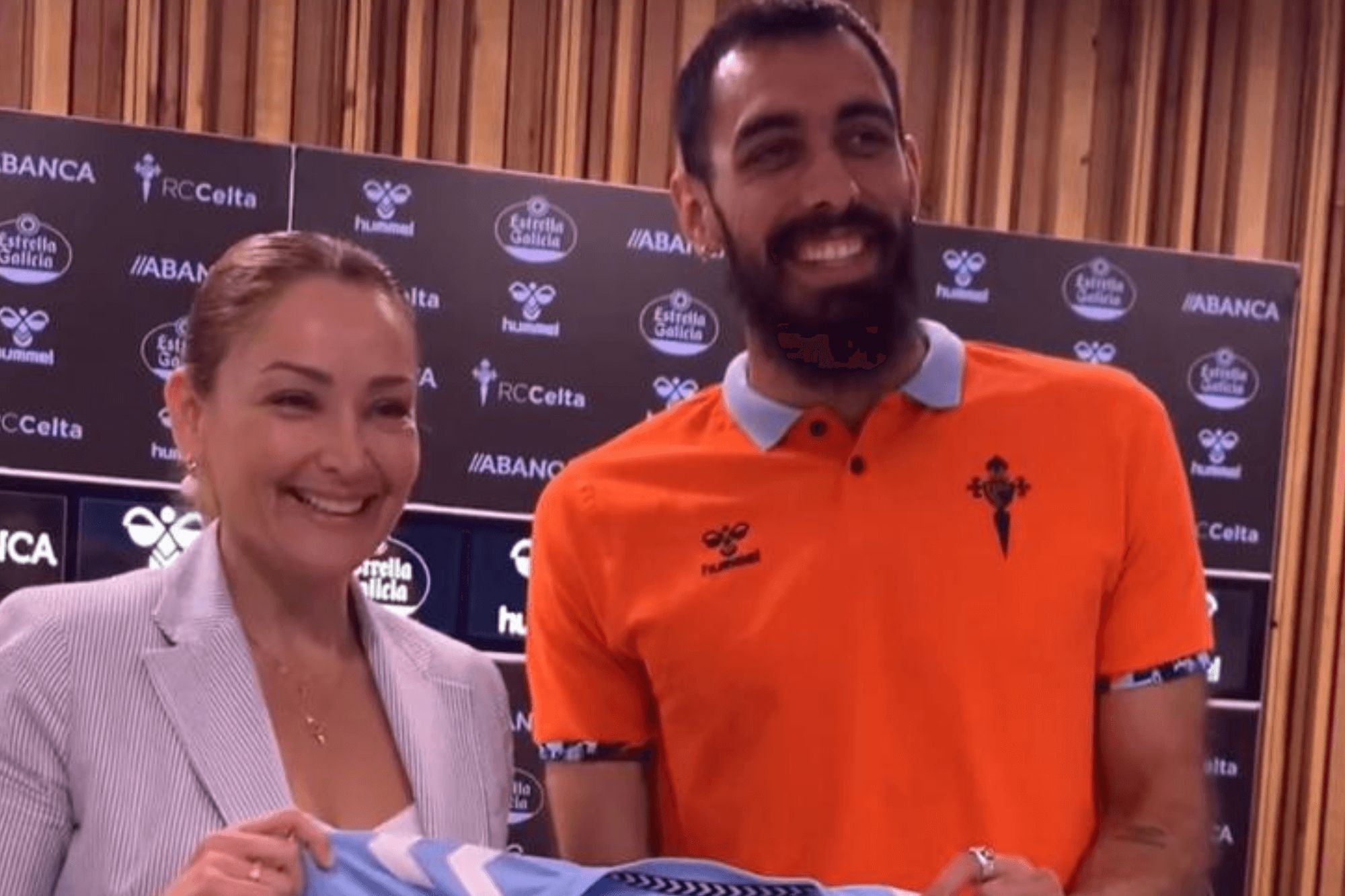  Borja Iglesias con Marián Mpuriño.