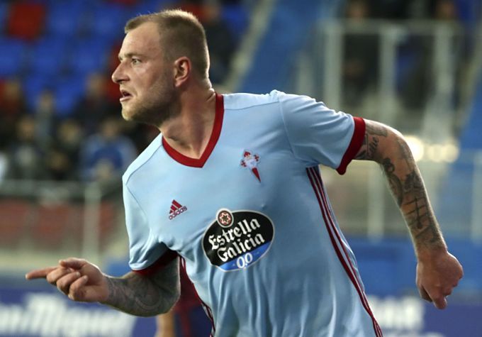 Guidetti celebrando un gol en Copa.