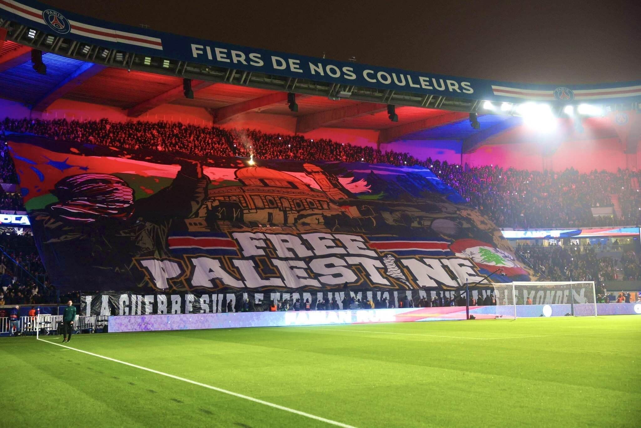  El tifo de los ultras del PSG por Palestina.