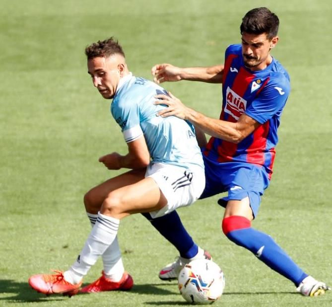  Emre Mor, ante Sergio Álvarez en el Eibar-Celta.