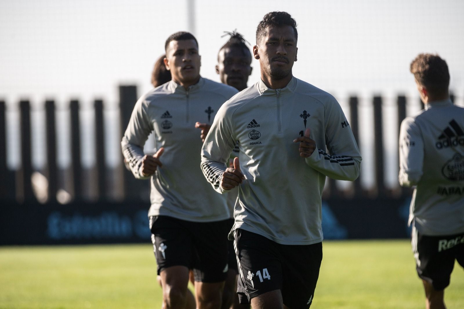  Renato Tapia corriendo.