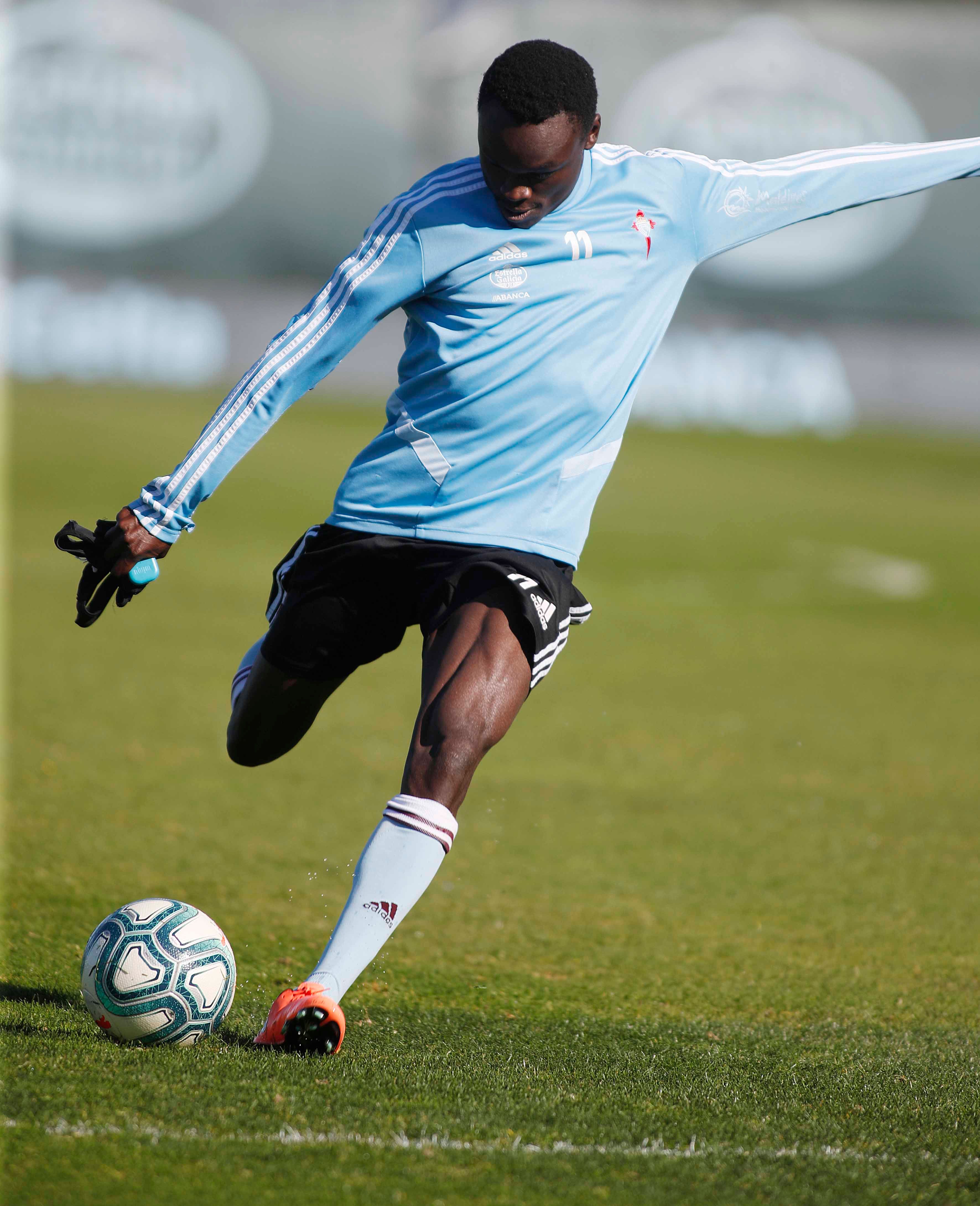  Disparo de Pione Sisto en un entrenamiento.