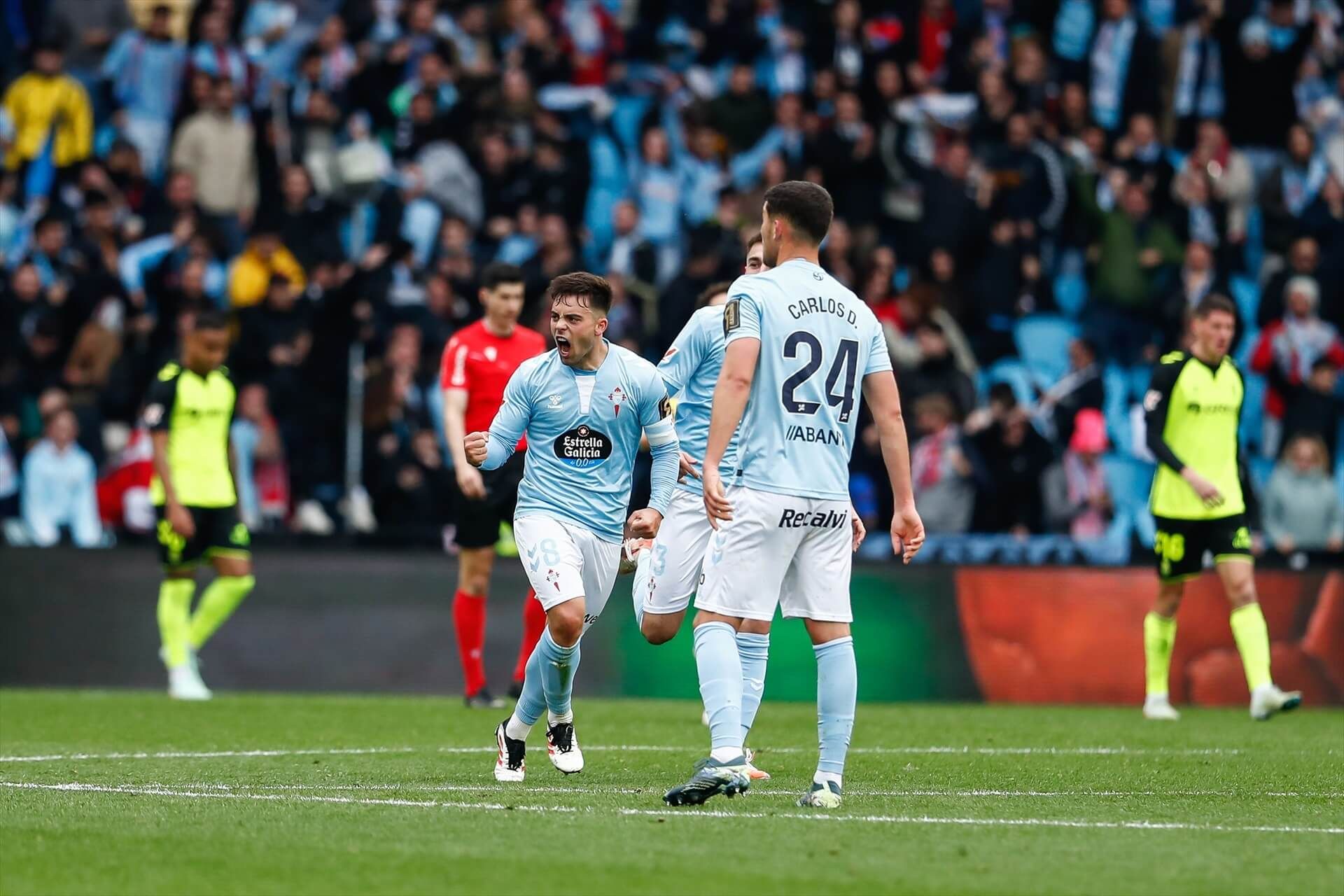  Fran Beltrán celebra su gol en el Celta-Betis.